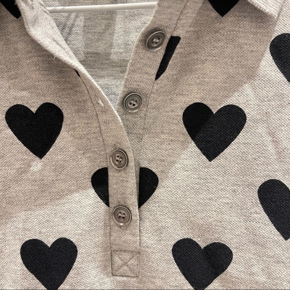 Burberry Women’s Heart Print Stretch Cotton Piqué Polo Shirt in Gray (XS) - Picture 5 of 8